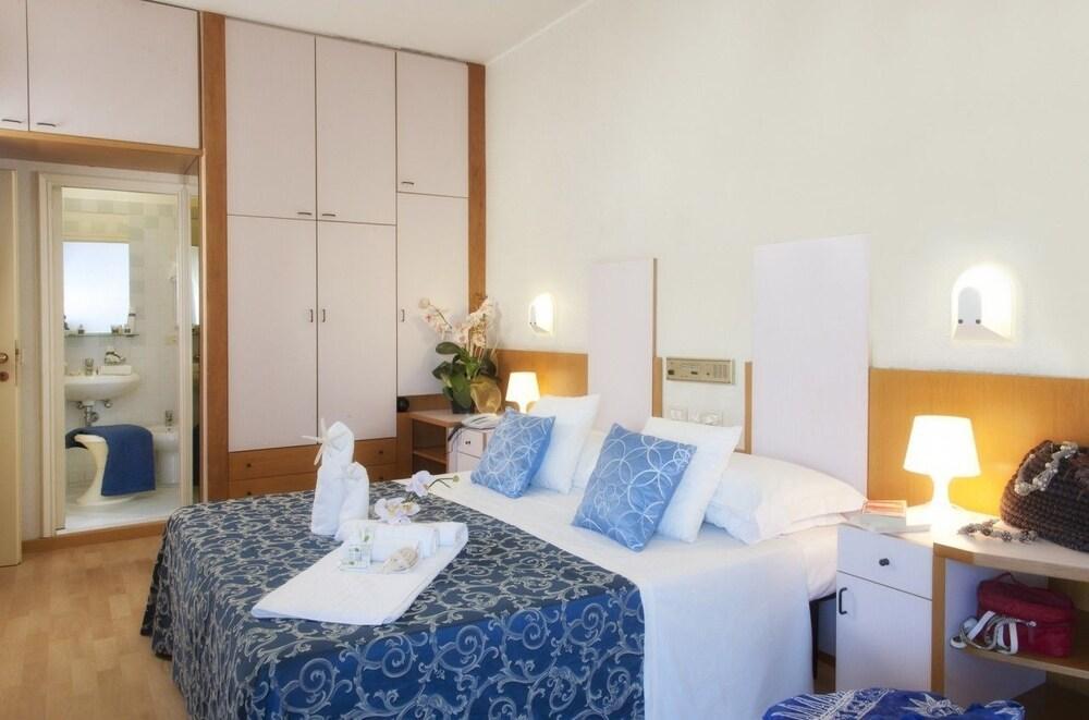 Hotel Bel Air Riccione Bagian luar foto