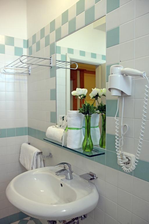 Hotel Bel Air Riccione Bagian luar foto
