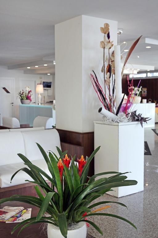 Hotel Bel Air Riccione Bagian luar foto