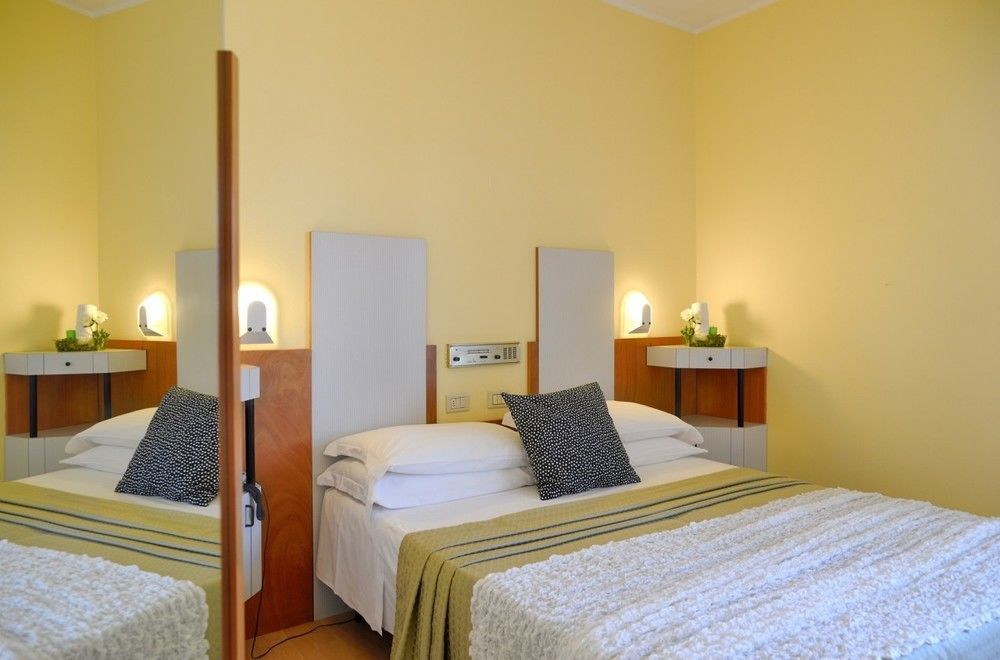 Hotel Bel Air Riccione Bagian luar foto
